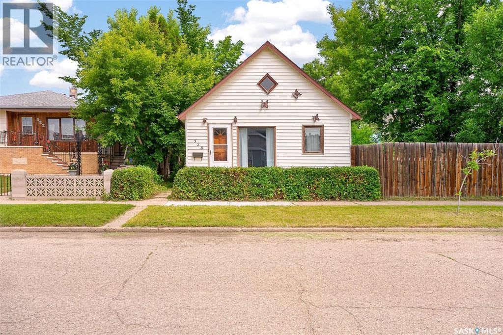 528 Ominica Street E, Moose Jaw