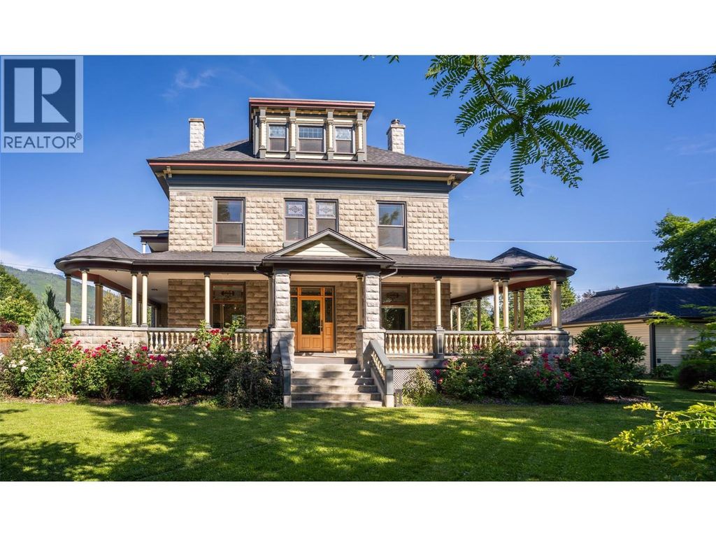 805 & 815 Mackenzie Avenue, Revelstoke