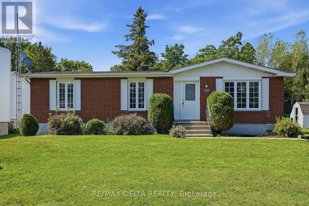 105 Fournier Street, Champlain