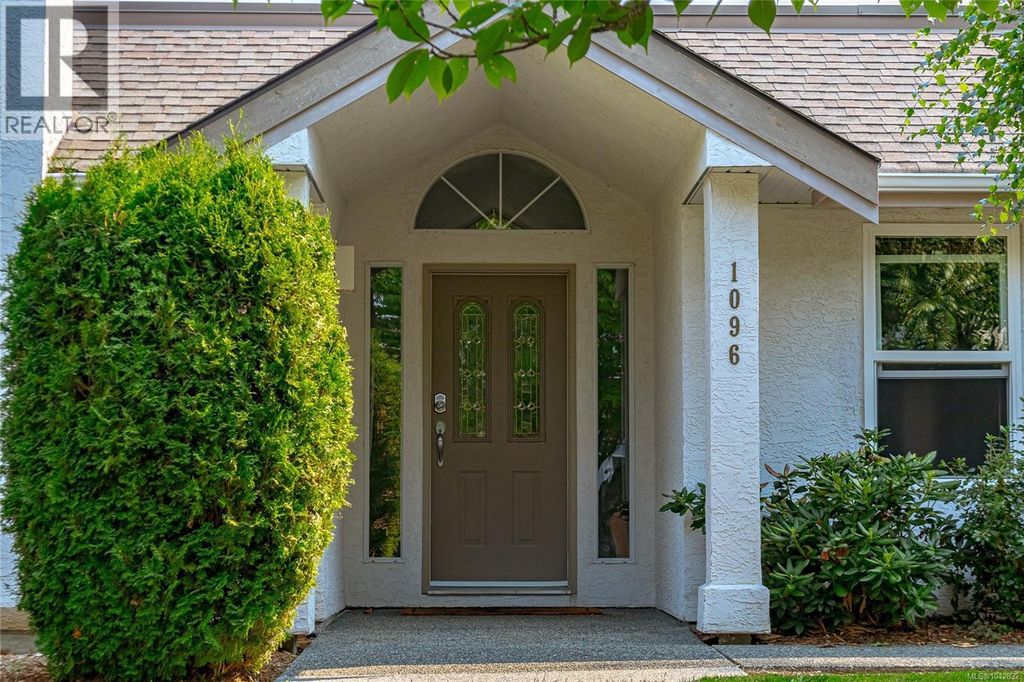 1096 Valewood Trail, Saanich