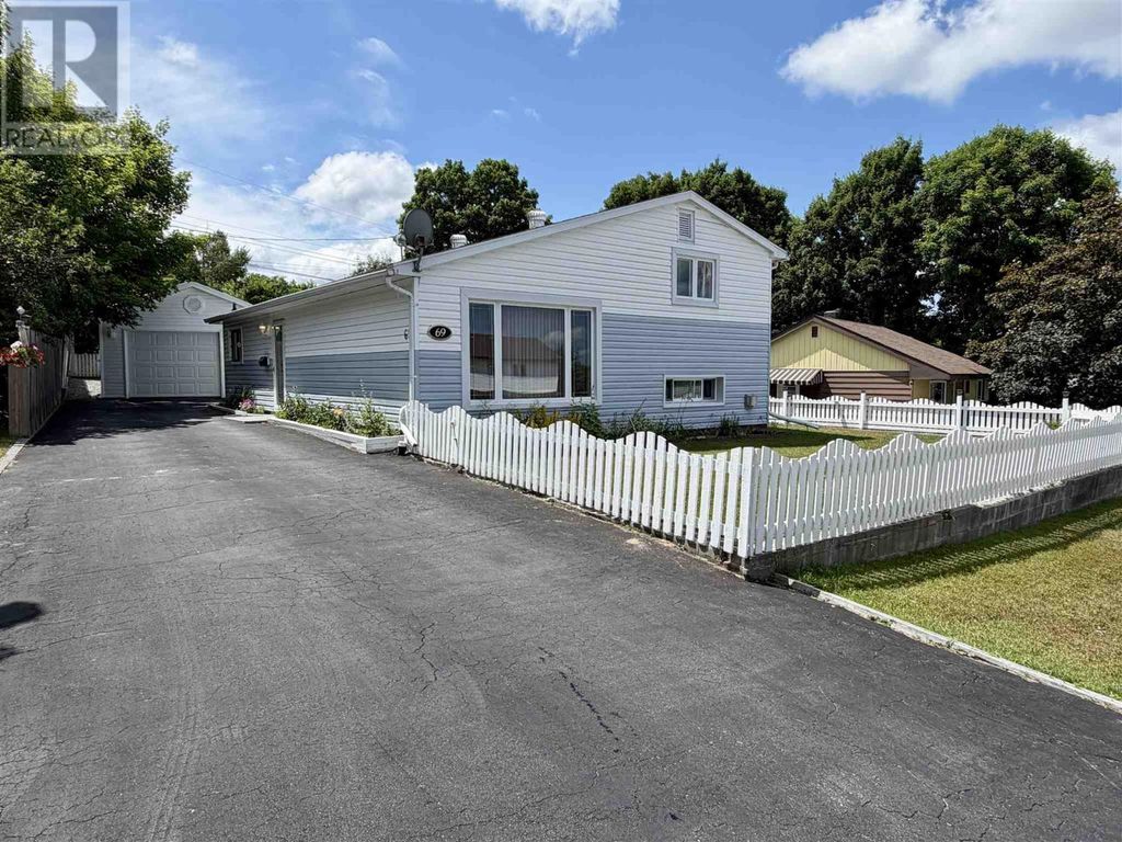 69 Hutchison Ave, Elliot Lake