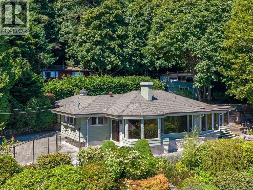 4916 Lochside Dr, Saanich
