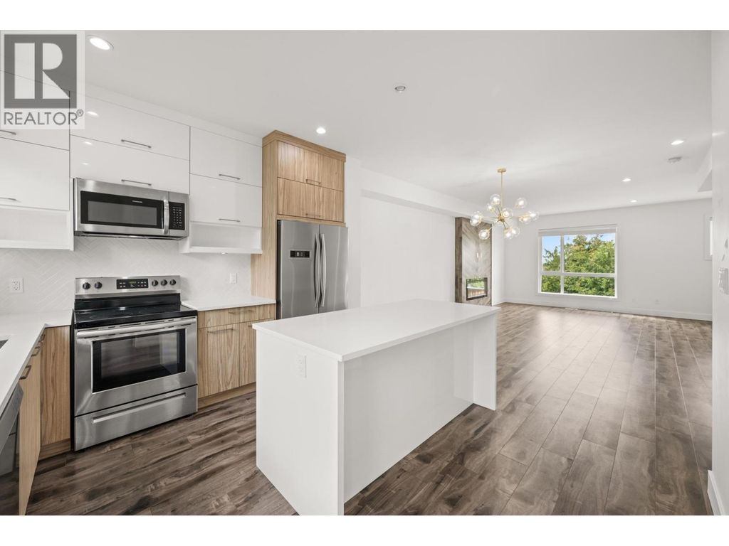 102 3423 Roxton Avenue, Coquitlam