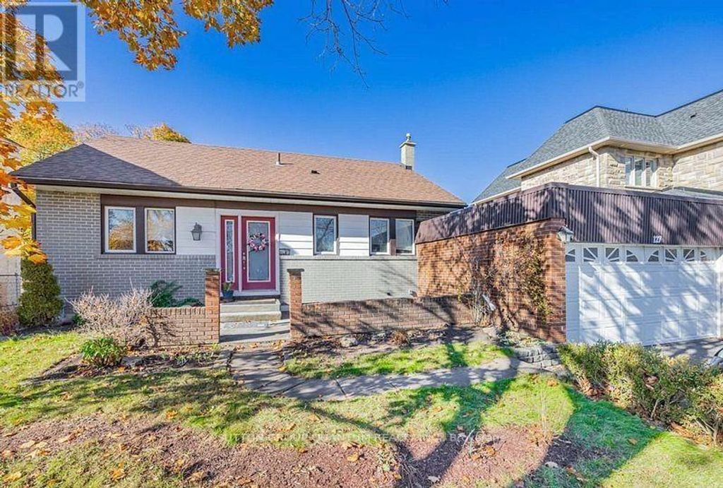 127 Mayfield Drive N, Oakville (cp College Park)