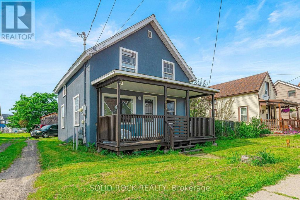 3022 John Street, Edwardsburgh/cardinal