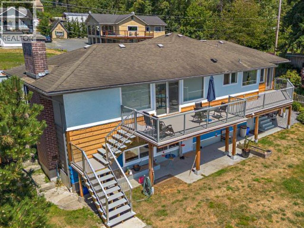 9449 Stittle Road, Powell River