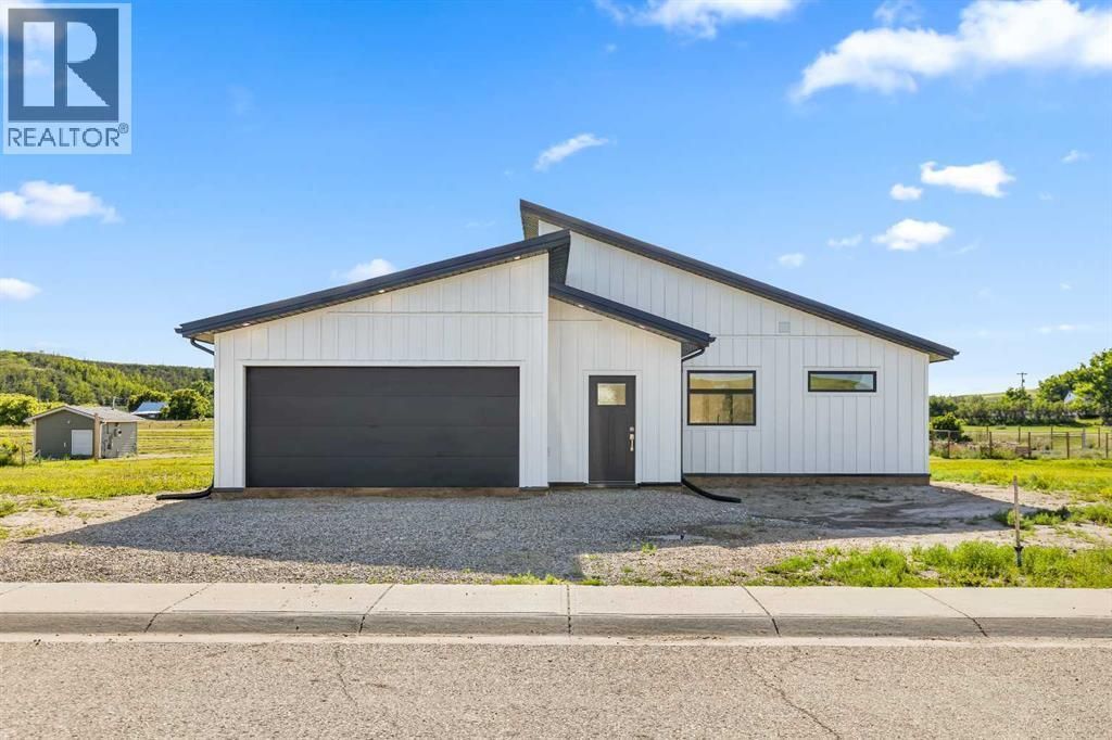 8 Diamond Valley Close, Carbon