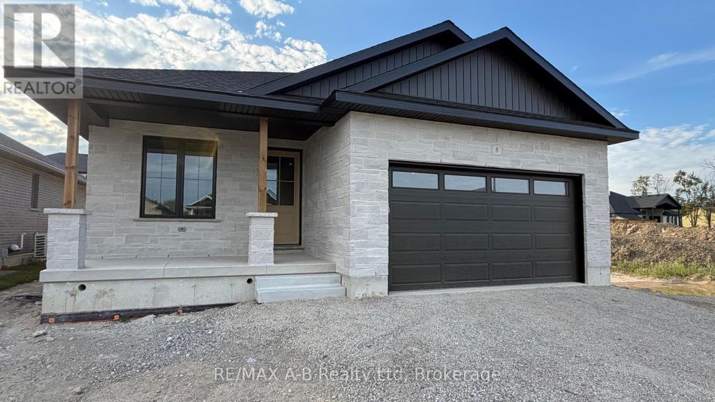 8 Orchard Drive, Stratford