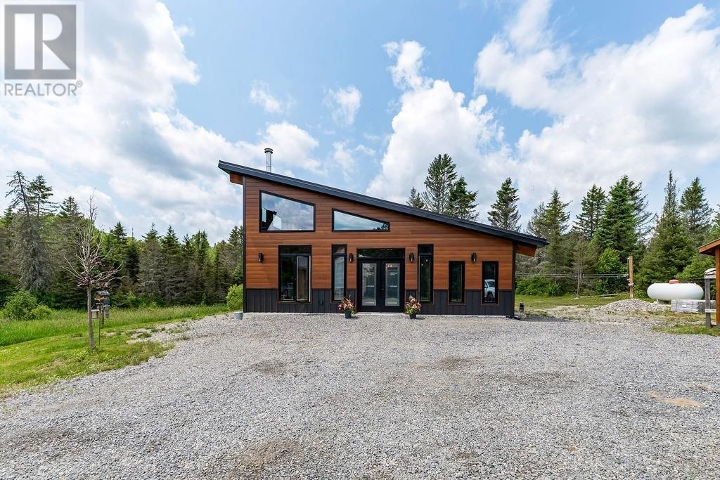 895 Horseshoe Lake Road, Sudbury