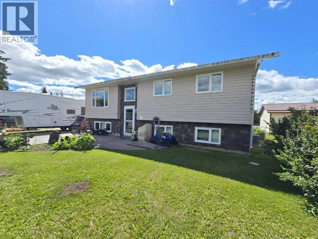 5201 55 Avenue, Berwyn