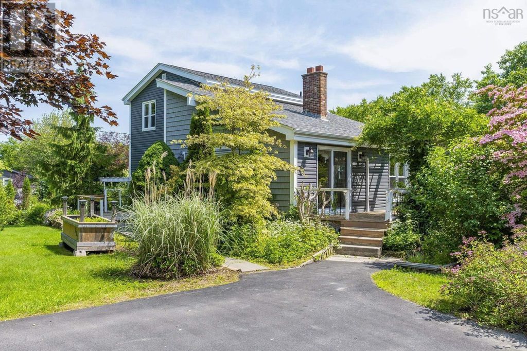 732 West Porters Lake Road, Porters Lake