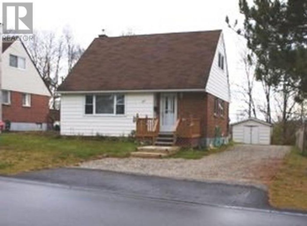 40 Robertson Rd, Elliot Lake