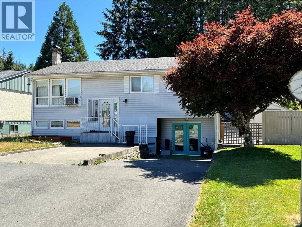 611 Nimpkish Dr, Gold River