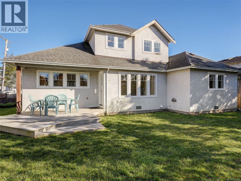 9524 Greenglade Rd, Sidney