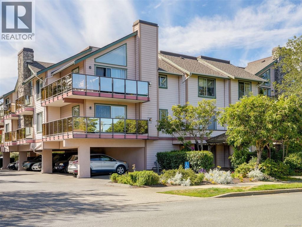 101 3724 Harriet Rd, Saanich