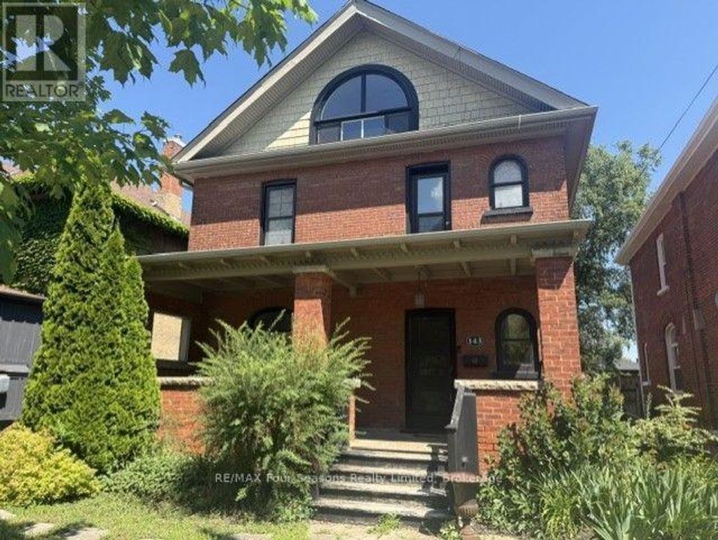 143 Fourth Street W, Collingwood