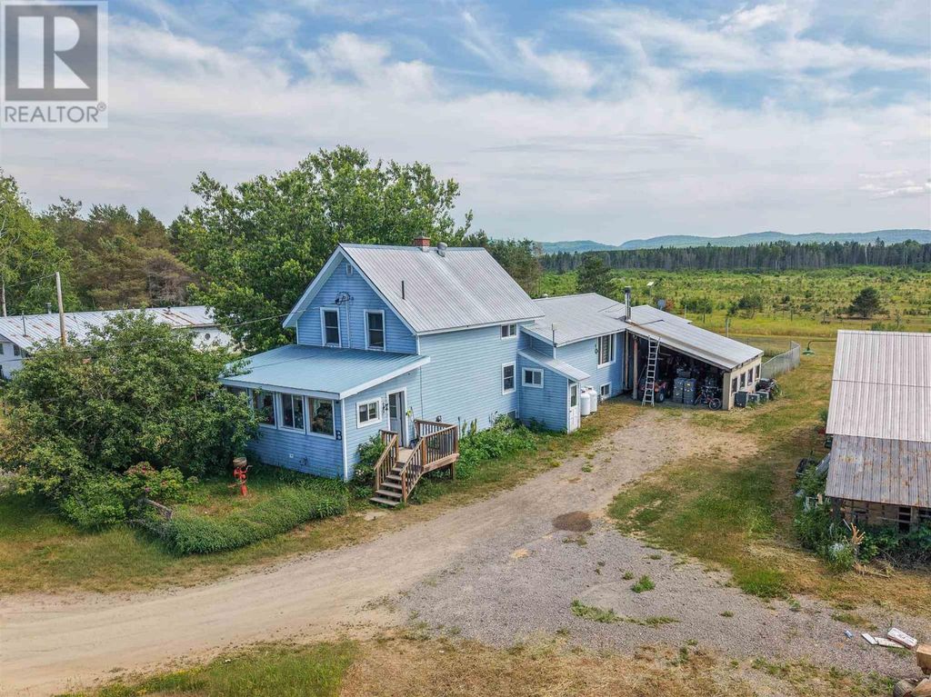 833 Highway 552 E, Goulais River