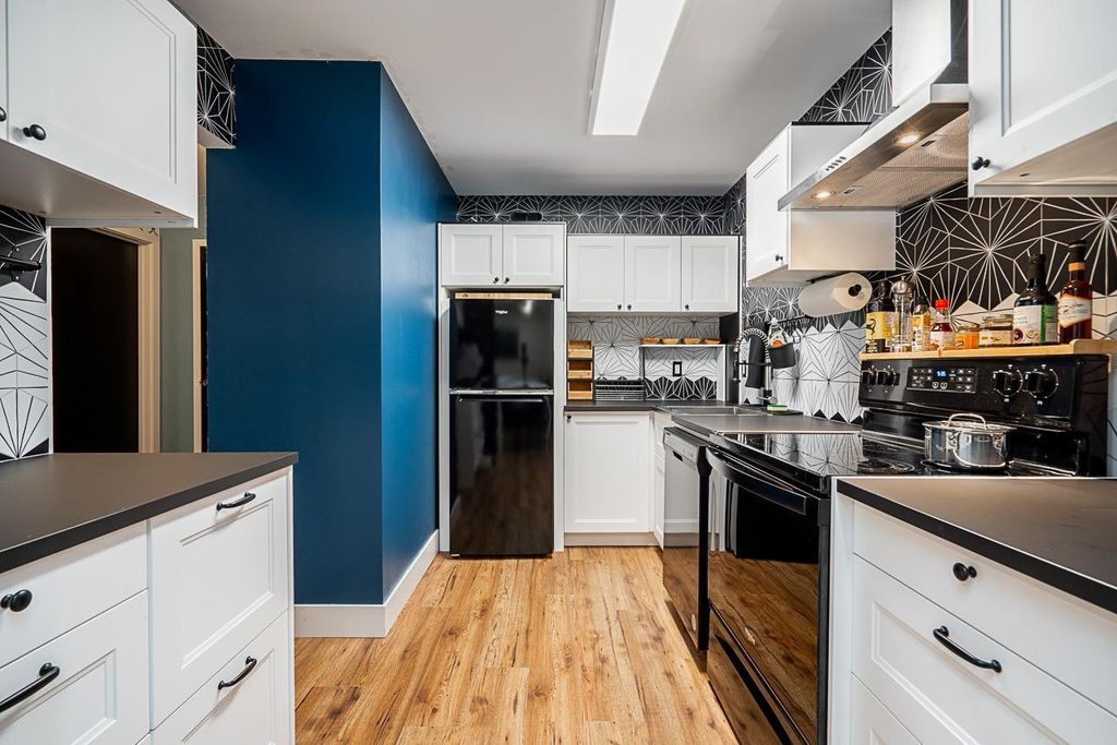 301 1561 Vidal Street, White Rock