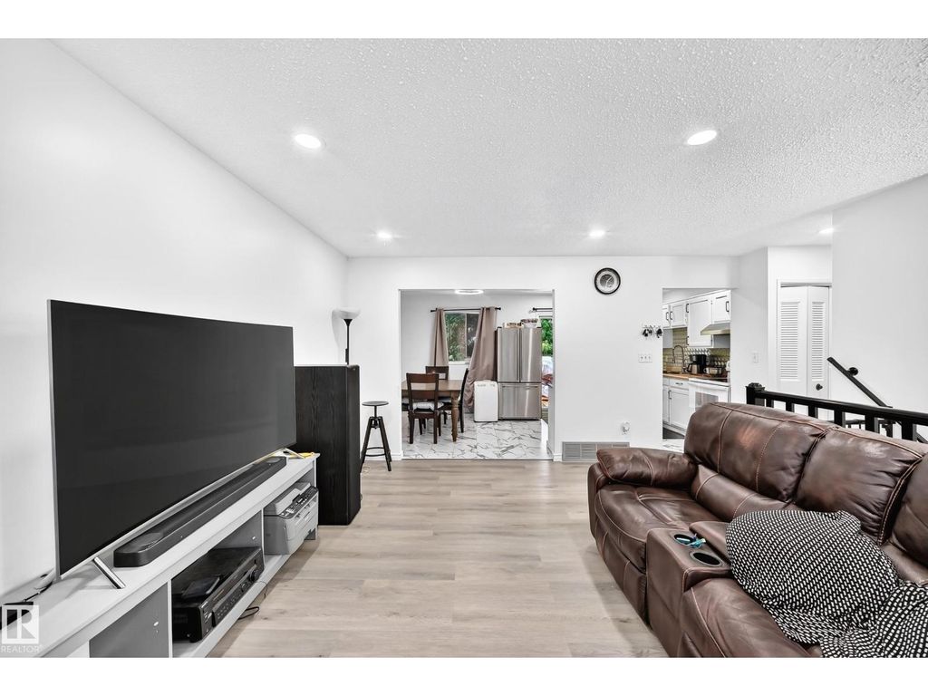 14240 23 St Nw, Edmonton