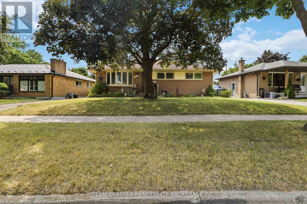 307 Tweedsmuir Avenue, London East (east O)