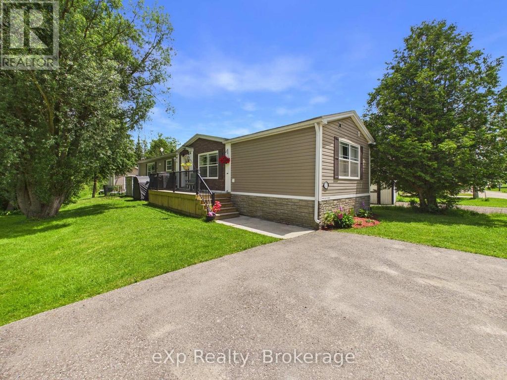 32 Maple Grove Village Road, Southgate
