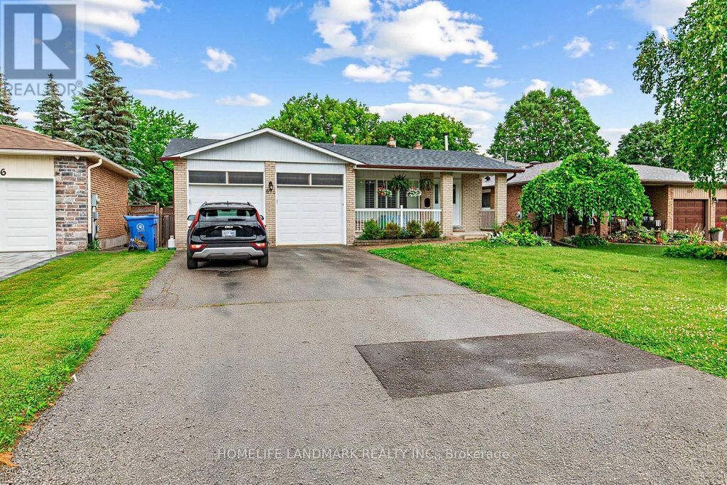874 Sparrow Road, Newmarket (gorham-College Manor)