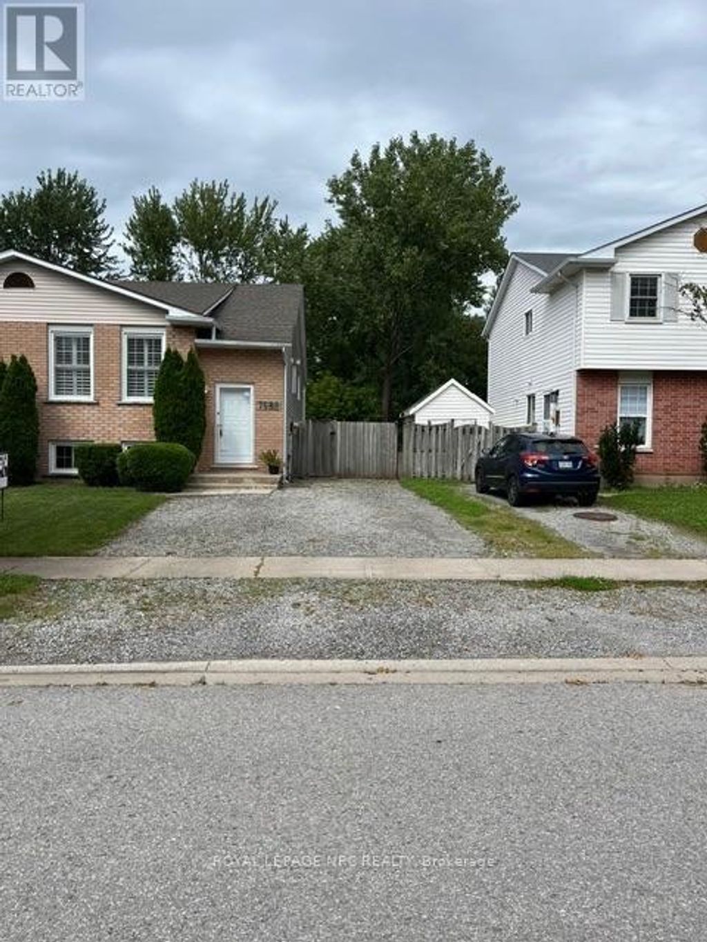 7689 Trackview Street, Niagara Falls (ascot)