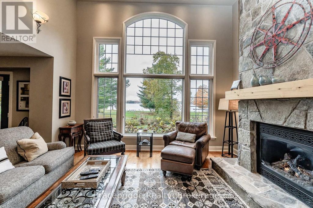 Carling 2 W5 - 3876 Muskoka Rd 118 Highway W, Muskoka Lakes (medora)