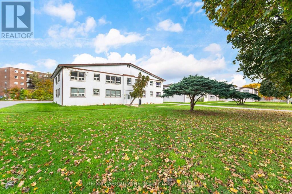 3 - 1031 Churchill Avenue E, Oakville (cp College Park)