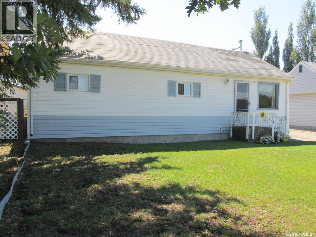 604 Railway Avenue W, Nipawin
