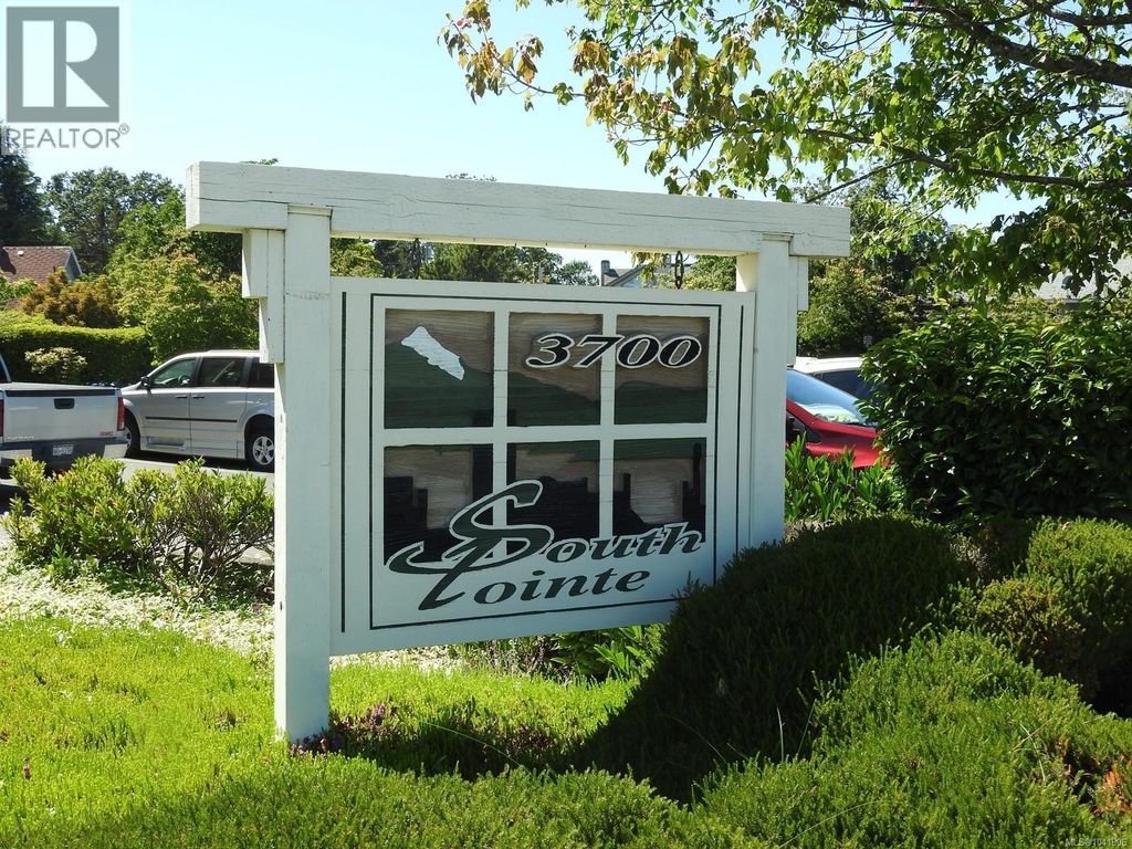 307 3700 Carey Rd, Saanich