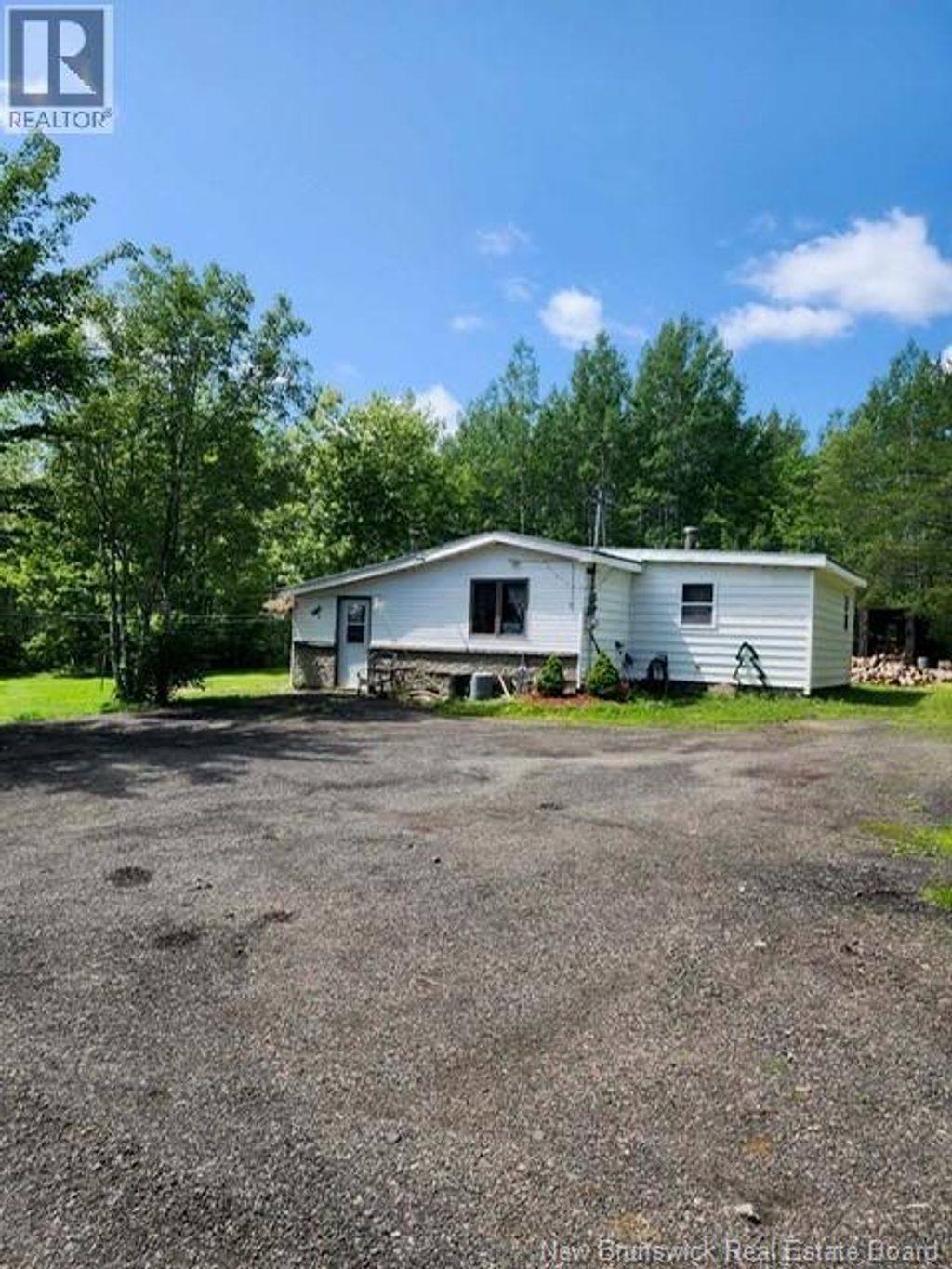 36 Vacation Lane South, Canaan