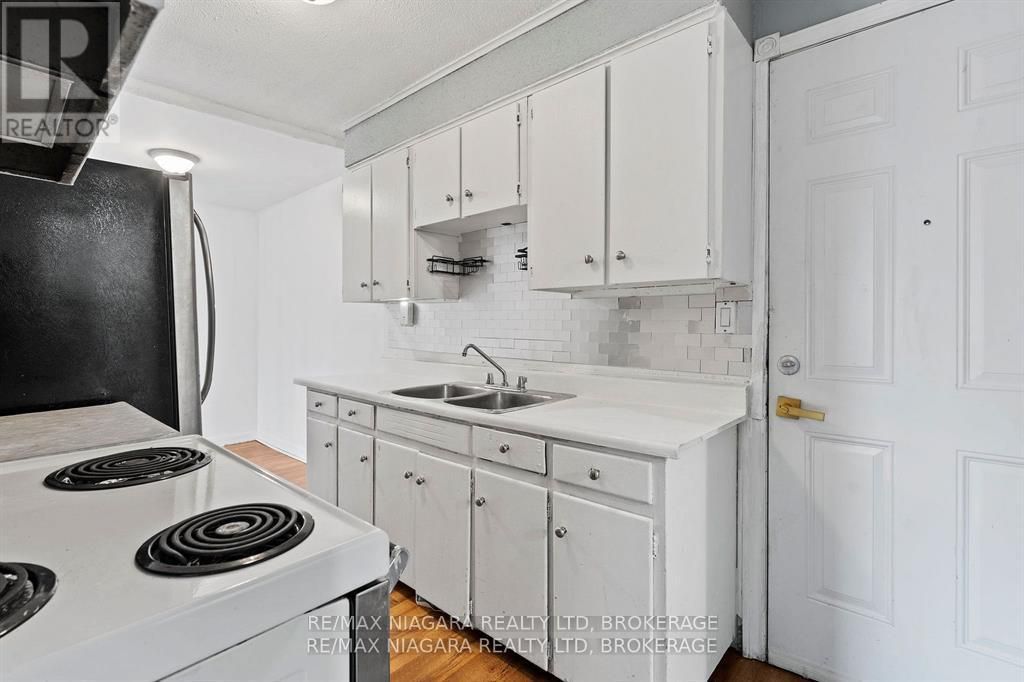 2 - 27 Main Street, St. Catharines (port Dalhousie)