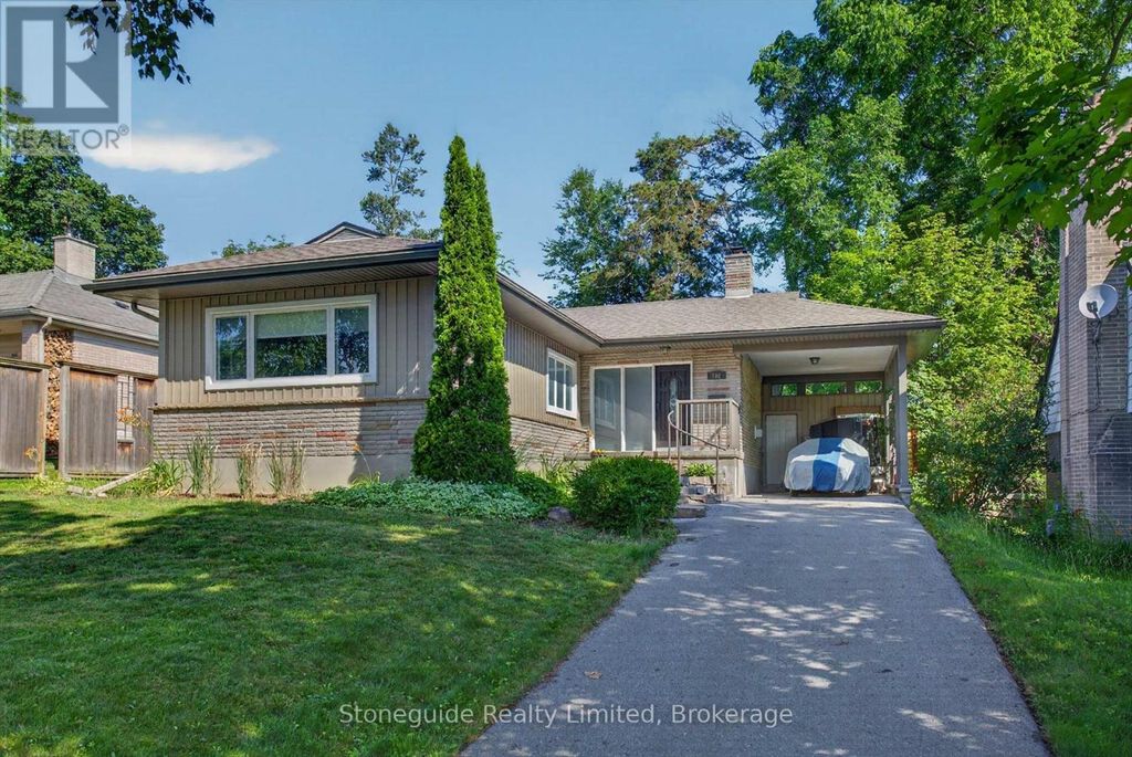 702 Walkerfield Avenue, Peterborough (town Ward 3)