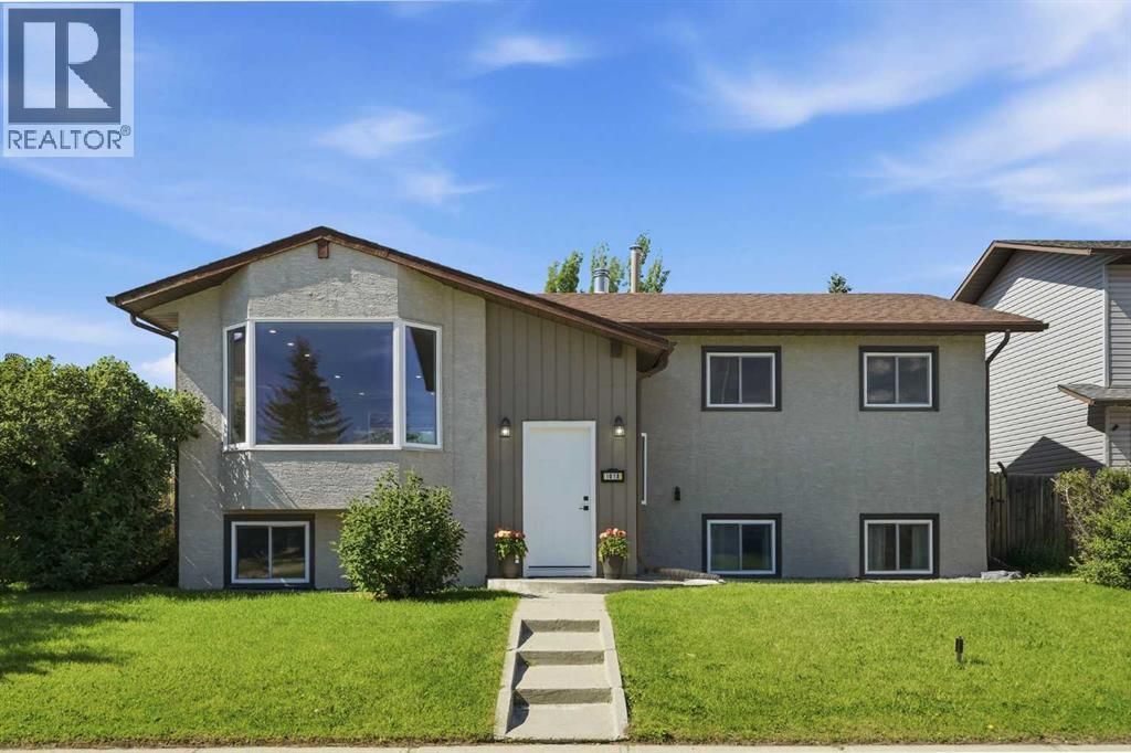 1018 10 Avenue Se, High River