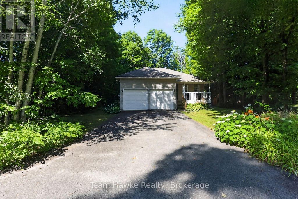 22 Laurier Boulevard, Tiny