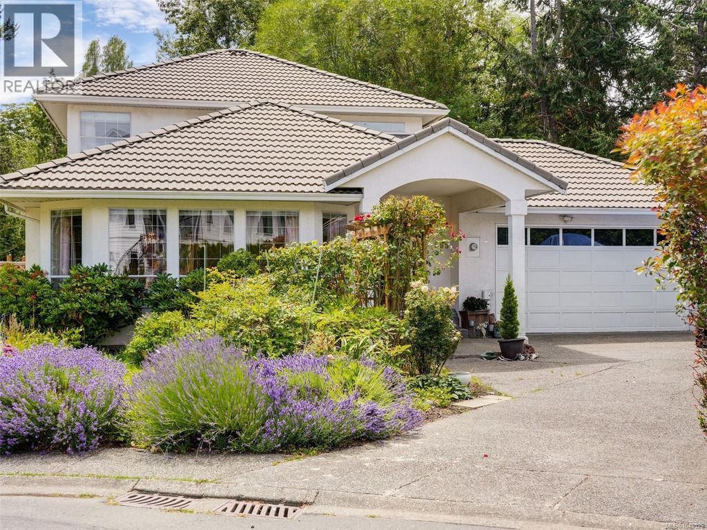 1395 Epsom Close, Saanich
