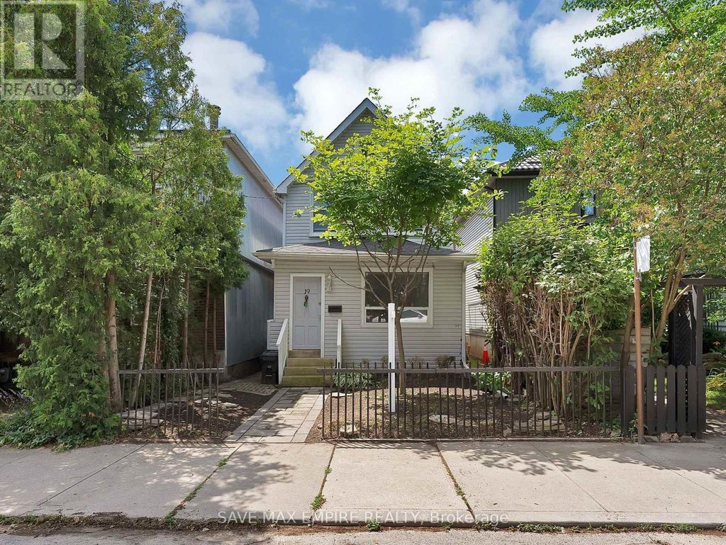 19 Minto Street, Toronto (greenwood-Coxwell)