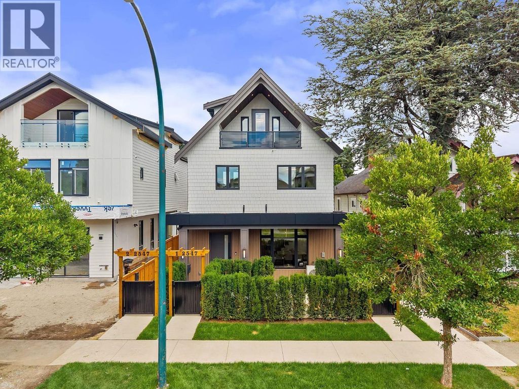 2- 2547 E 2nd Avenue, Vancouver