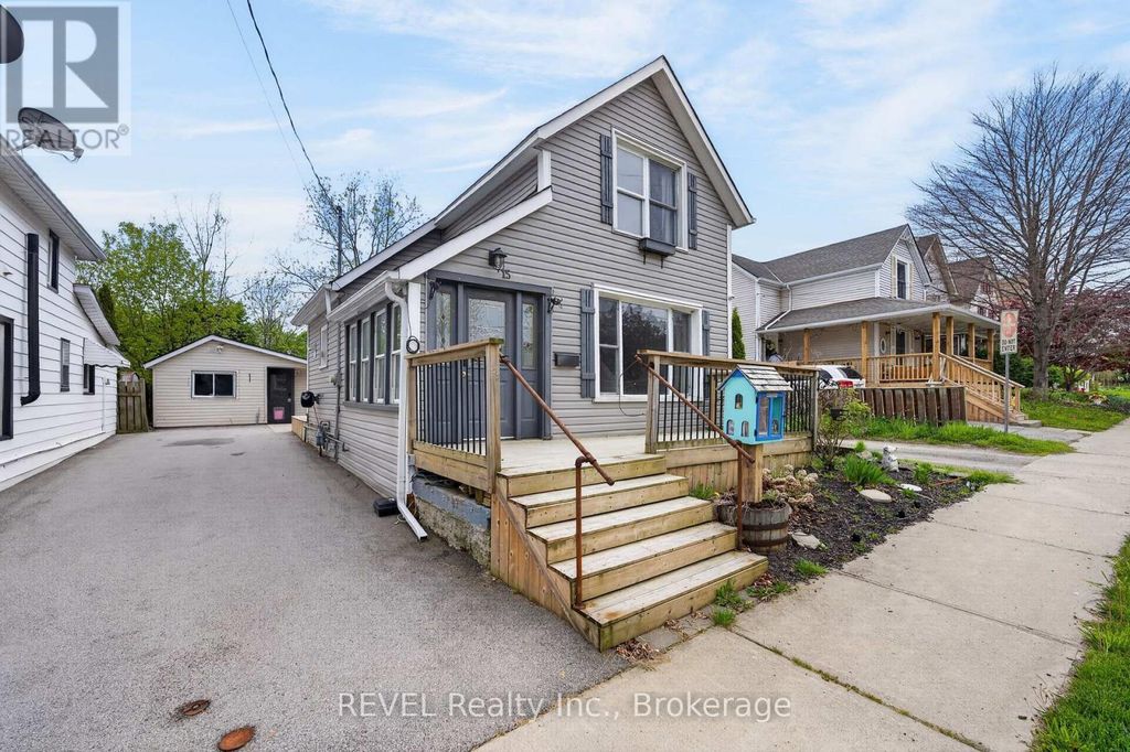15 Phipps Street, Fort Erie (central)