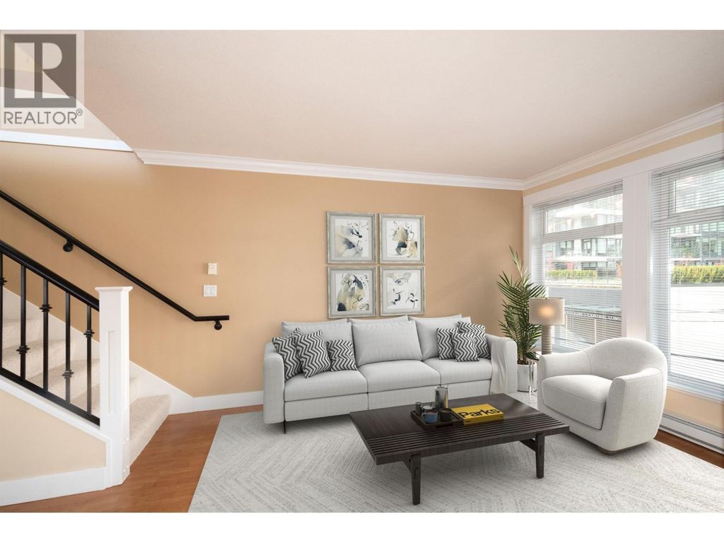 304 152 E 12th Street, North Vancouver