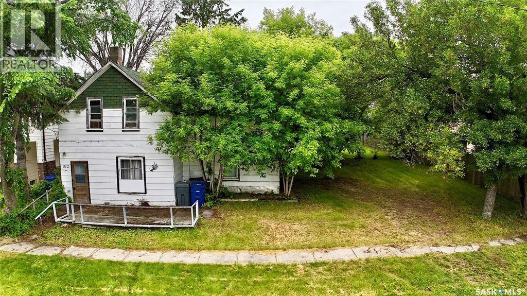 512 Maple Street, Esterhazy