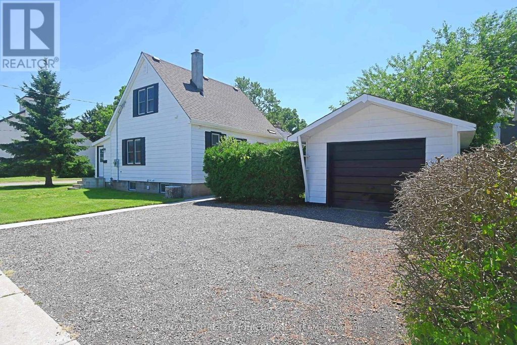 52 Woodworth Avenue, St. Thomas
