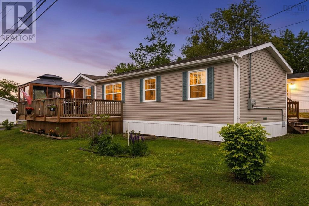 1 Sneezy Avenue, Lake Echo