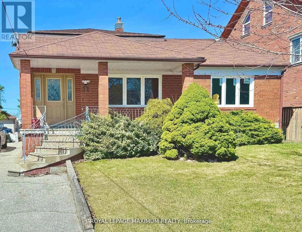 (b) Lower - 82 Calvington Drive, Toronto (downsview-Roding-Cfb)