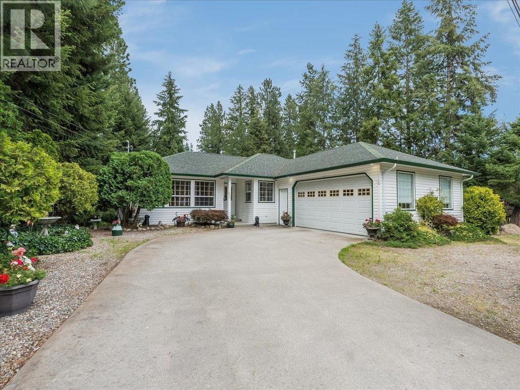 935 Pine Crescent, Genelle