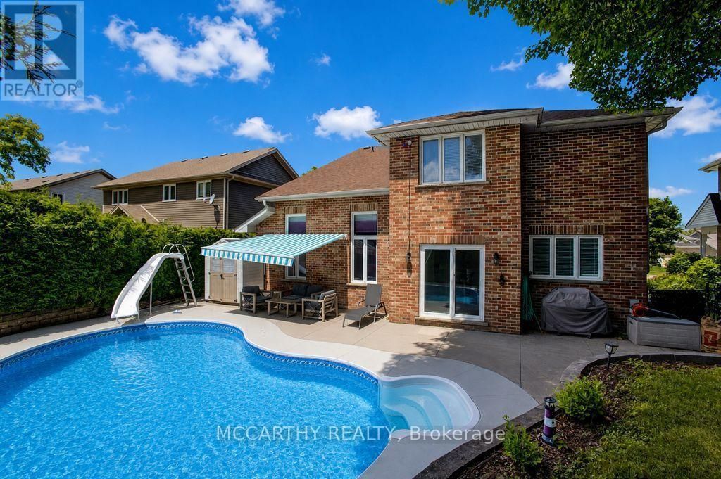 423 Old Village Lane, Shelburne