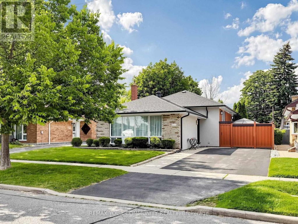 44 Lewiston Road, Toronto (dorset Park)