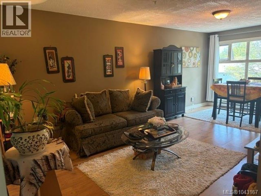 307 2527 Quadra St, Victoria