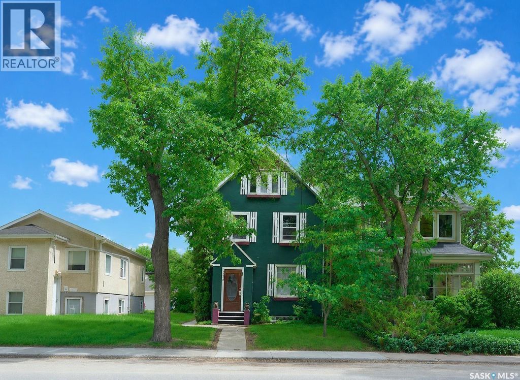 736 7th Avenue N, Saskatoon